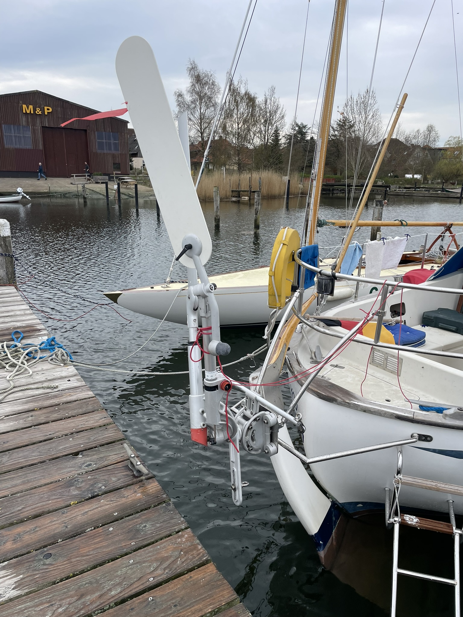 Windpilot Pazifik am Heck der Kaipuu too